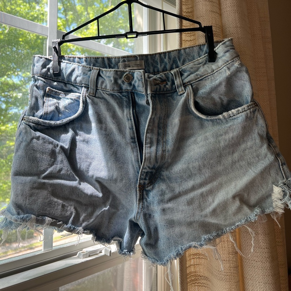 Zara authentic denim Light Wash Denim Women’s Cutoff Shorts